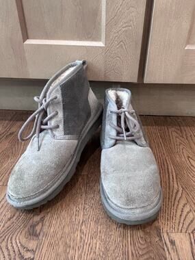 UGG Kids Neumel II Two Tone Suede Chukka Boots Grey Metallic Charcoal US 3Y